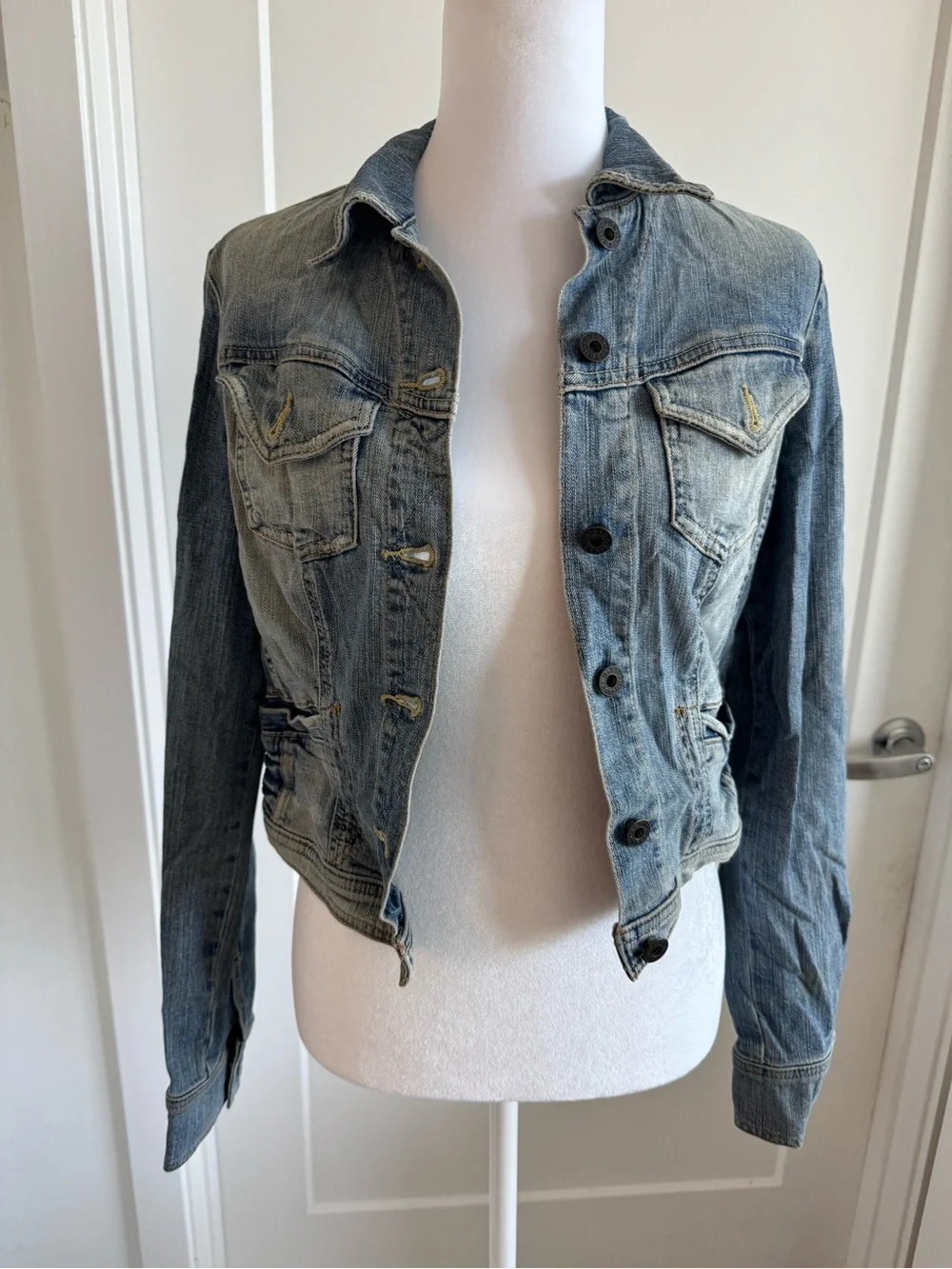 Guess Jeans Classic Light Wash Denim cropped Jacket - Women